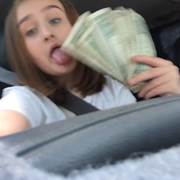 Meet your Posher, Amber - Picture 3 of 3